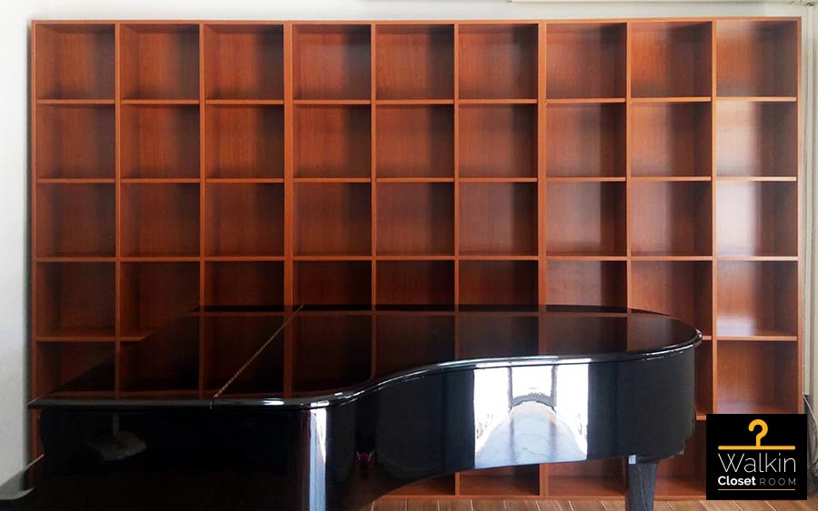 ตู้หนังสือ Built-in โครง HMR กันชื้น เคลือบ Melamine สี Pop Walnut