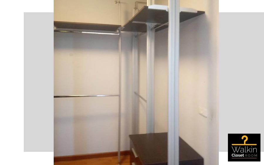 ตู้เสื้อผ้า Built-in โครง ปาติเกิลกันชื้น เคลือบ Melamine สีขาวด้าน