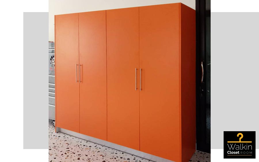 ตู้เก็บของ Built-in โครงปาติเกิล กันชื้น ปิด Laminate สีส้มด้าน