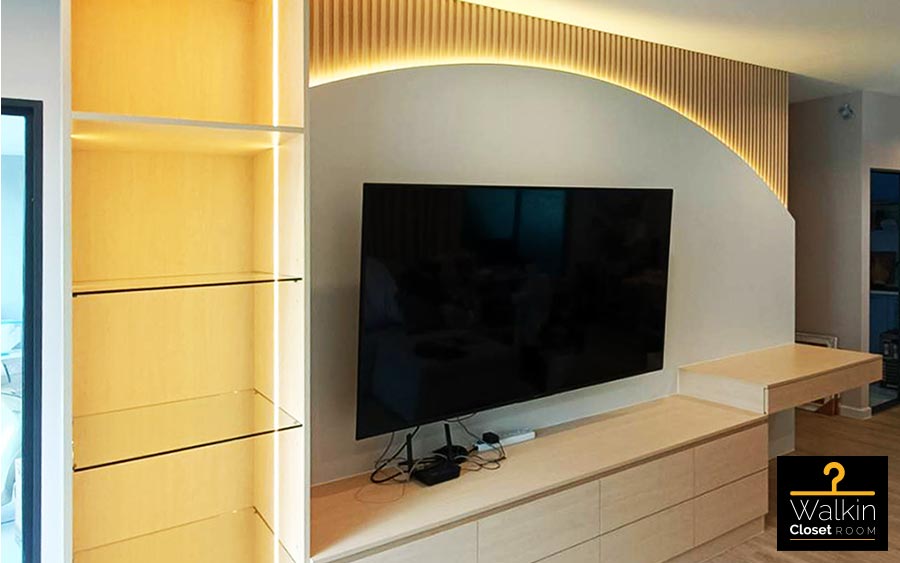 ตู้ TV Built-in โครงปาติเกิล กันชื้น เคลือบ Melamine สี Maple ลายไม้