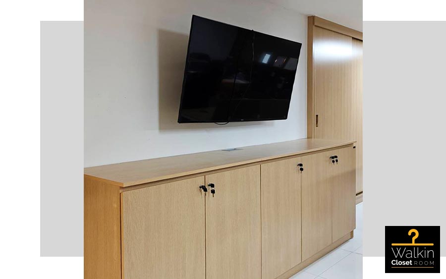 ตู้เก็บของ Built-in โครง HMR กันชื้น เคลือบ Melamine สี Grey Walnut + สีขาว