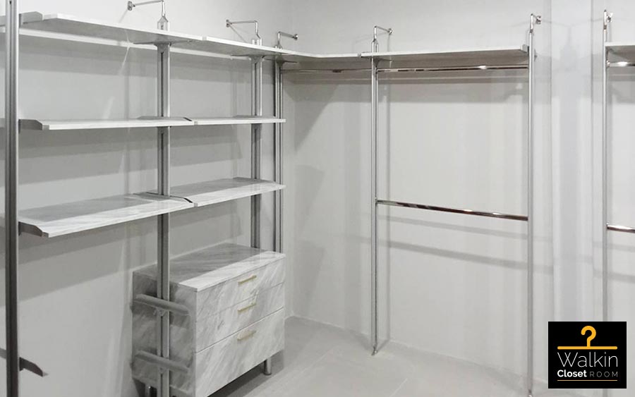 Walk in Closet U Shape หน้าบาน Melamine ลายหินอ่อน | ไอยรา วินท์ โฮมโปรดักส์